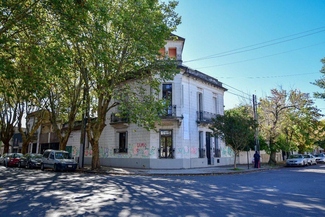 CASONA EN VENTA LA PLATA APTO COMERCIAL
