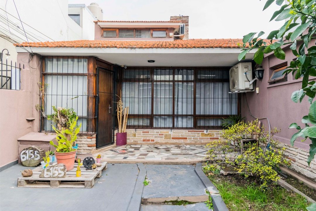 CASA CENTRO  WILDE 4AMBIENTES SOBRE LOTE 370 m2