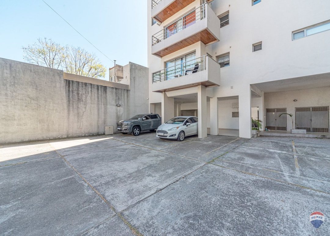 2 amb 7° piso con cochera y balcón Bernal Centro