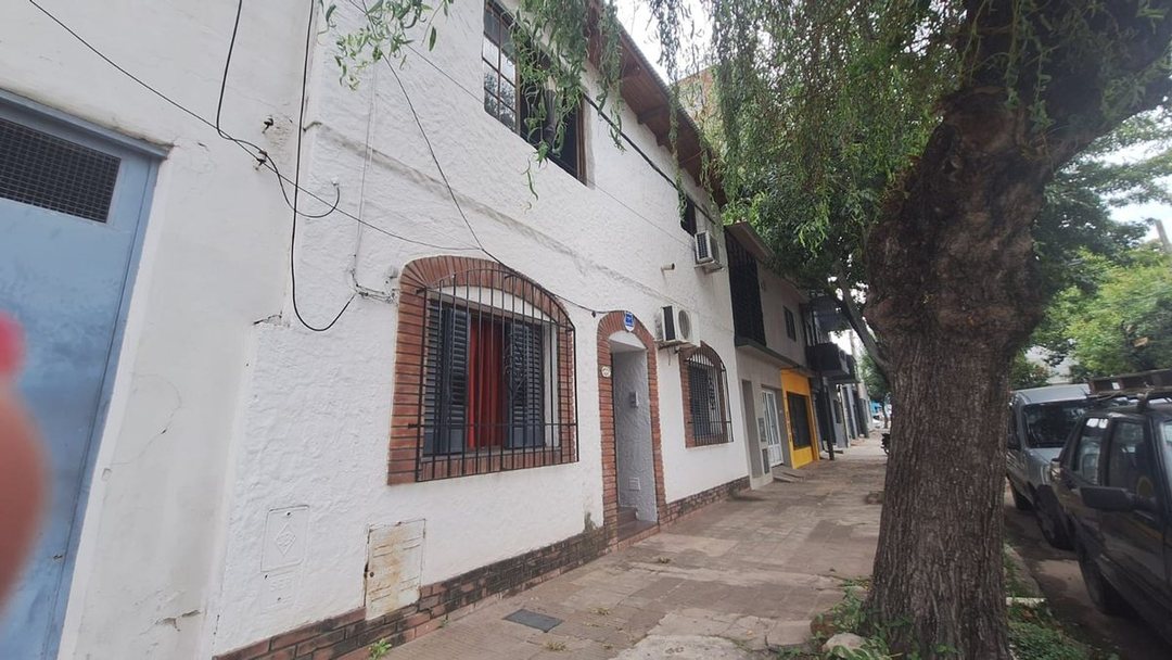 VENTA CASA ARROYITO 4 DORMITORIOS CON PATIO