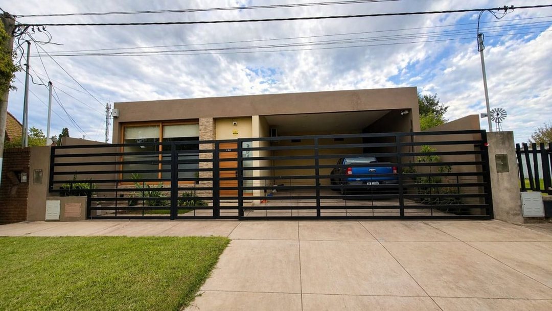 CASA 3 DORMITORIOS - ALVAREZ - SANTA FE