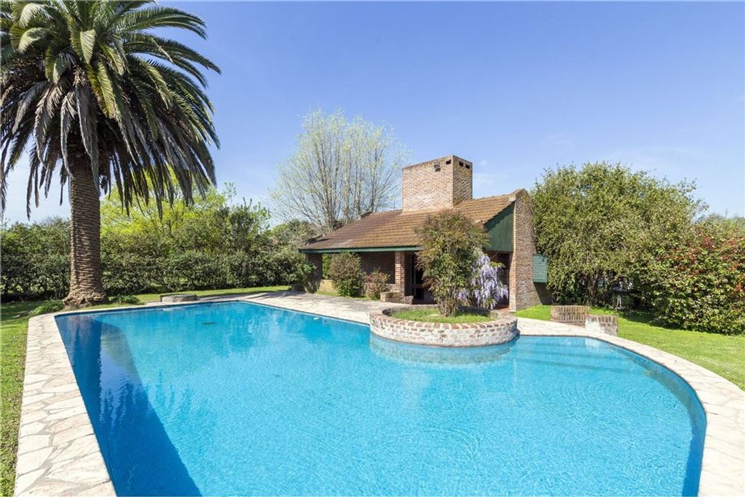 Casa 6 ambientes venta Pilar con pileta