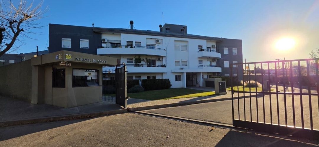 Departamento 3 dormitorios c balcón. Puente blanco