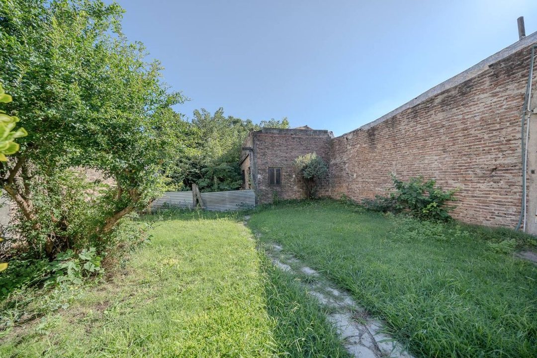 VENTA PH 3 AMBIENTES CON JARDIN Y COCHERA