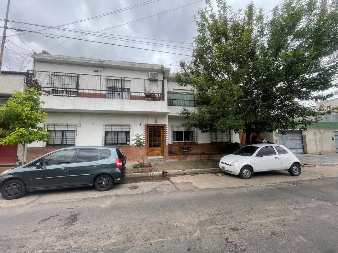 VENTA DEPARTAMENTO 3 AMBIENTES CON COCHERA. MORON