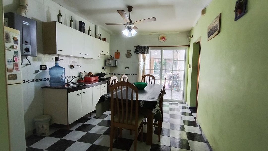 VENTA CASA DE 2 DORMI EN GRANADERO BAIGORRIA