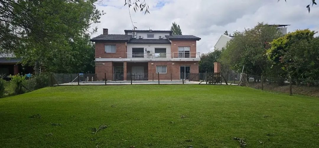VENTA CASA 5 AMB 2 PISOS C/ PISCINA COUNTRY CUBE