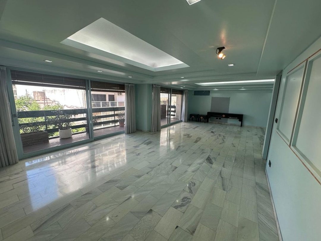 DEPTO 5 AMBIENTES EN VENTA EN FLORES BALCÓN FRENTE