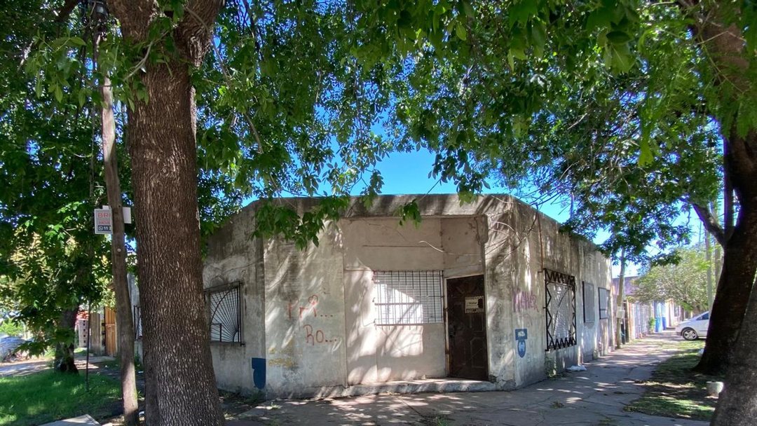 VENTA CASA C/ PATIO + TALLER + 2 LOCALES + COCHERA