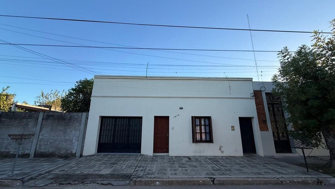 CASA CON PILETA EN VENTA ENTRE RIOS 1214 GOYA CTES