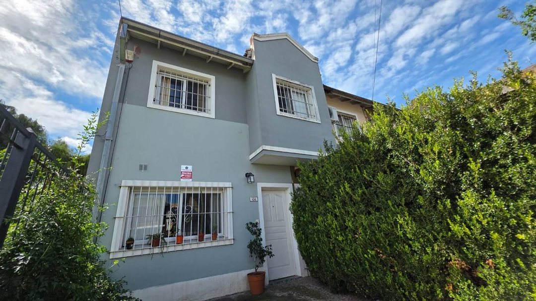 VENTA PH 4 AMBIENTES COCHERA PATIO PILAR CENTRO