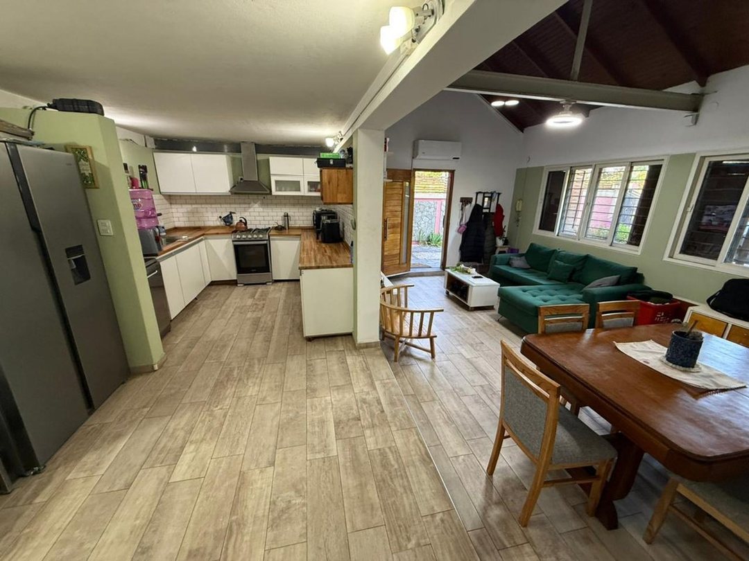 Chalet 6 amb c/ depto patio y cochera Monte Grande