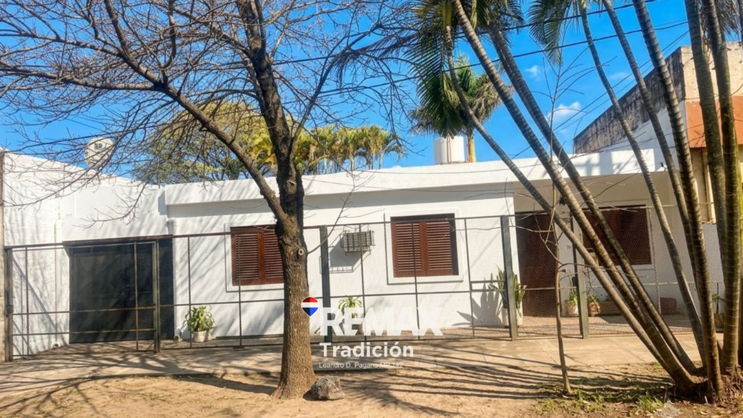 CASA EN VENTA  MACROCENTRO CON GARAGE Y PATIO