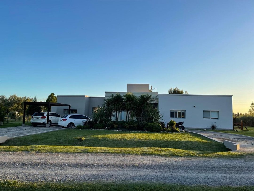 CASA EN VENTA 6 AMBIENTES EN FINCAS DE SAN VICENTE