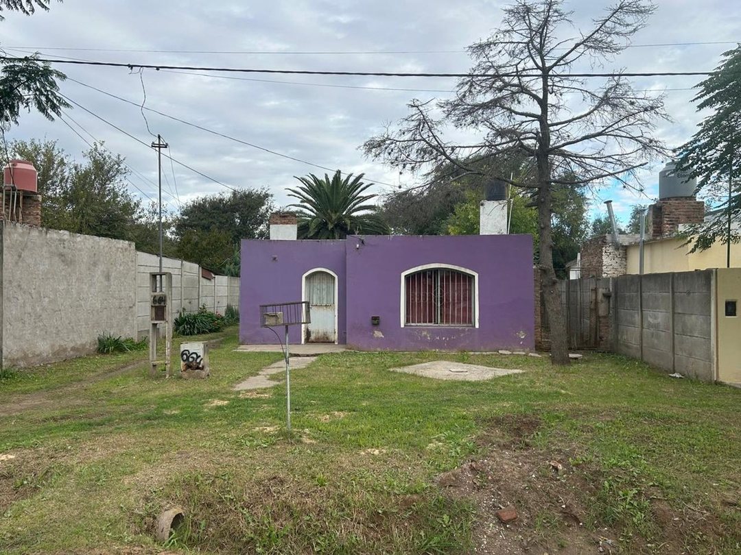 CASA 2 DORMITORIOS- AMPLIO TERRENO