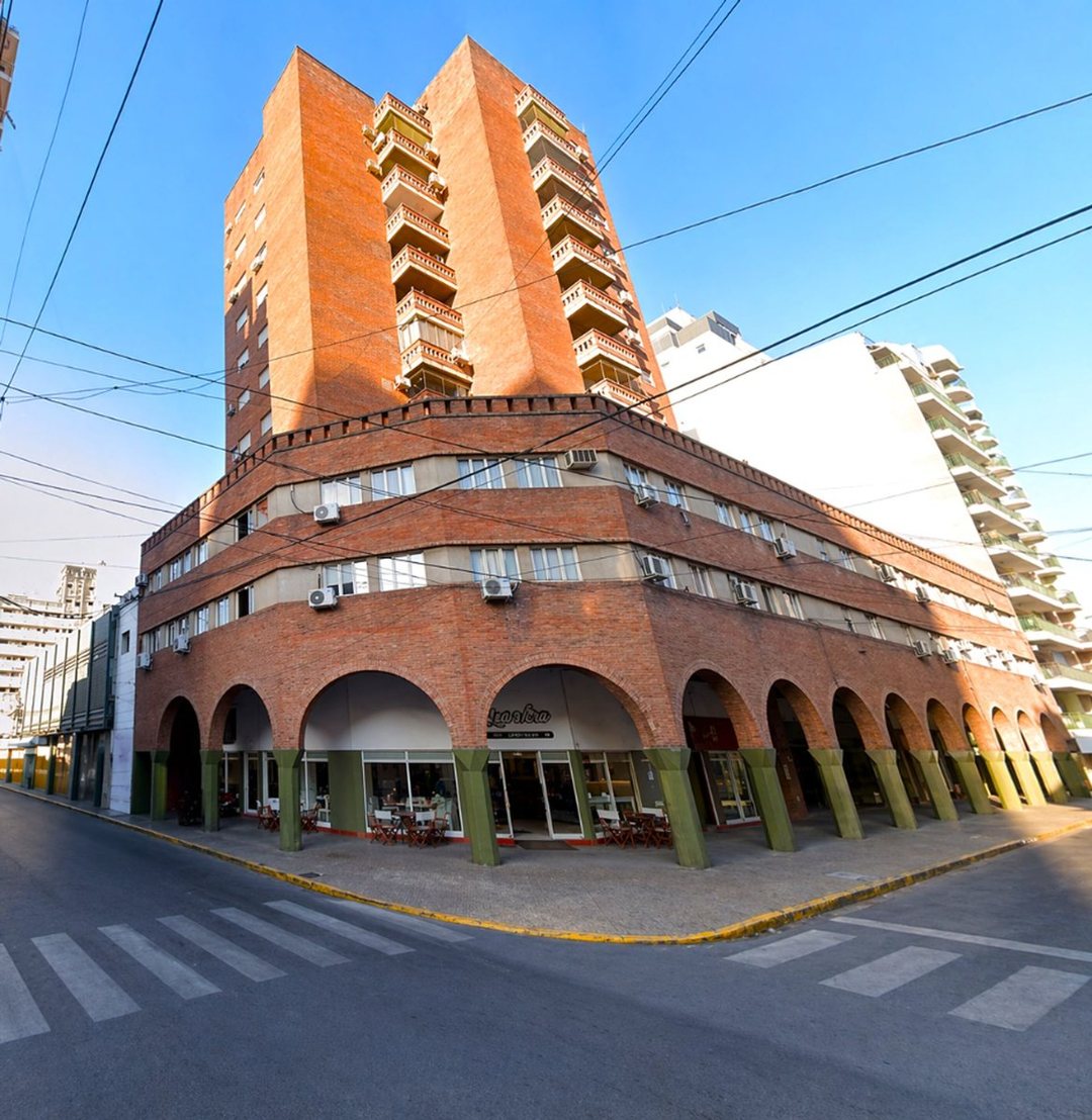 VENTA - SEMI-PISO DE 3 DORMITORIOS Y COCHERA