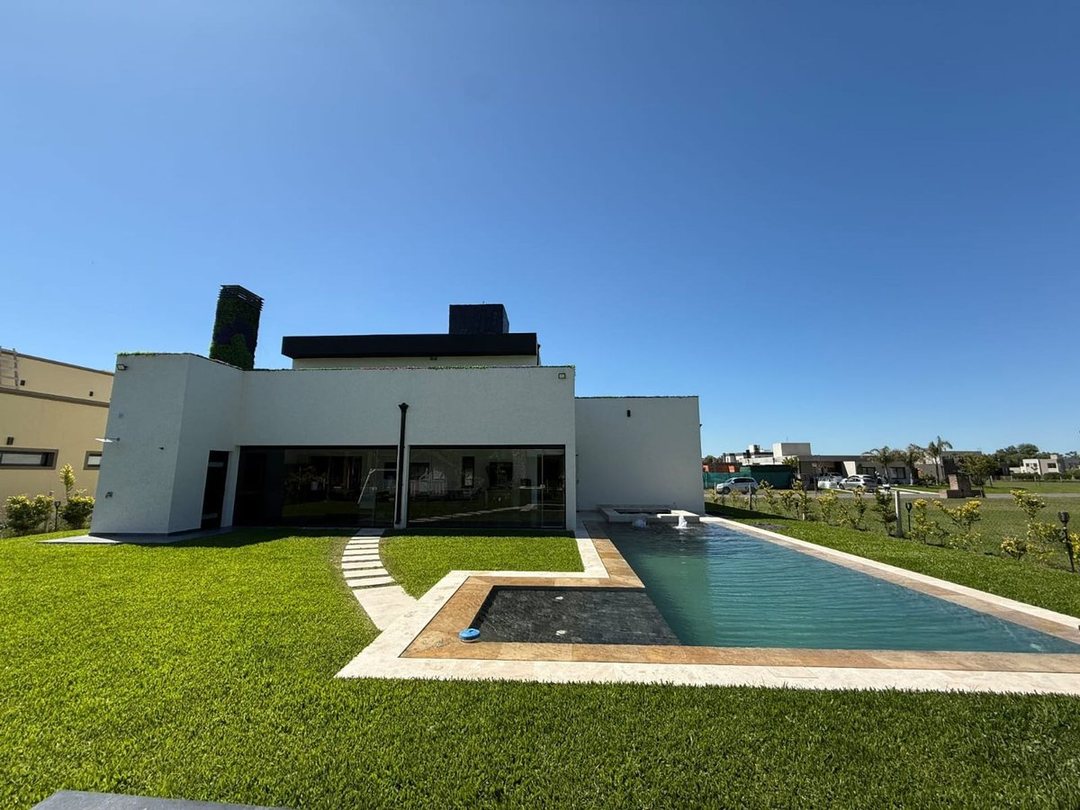 CASA 5 AMB. CON PISCINA PRADOS DEL OESTE