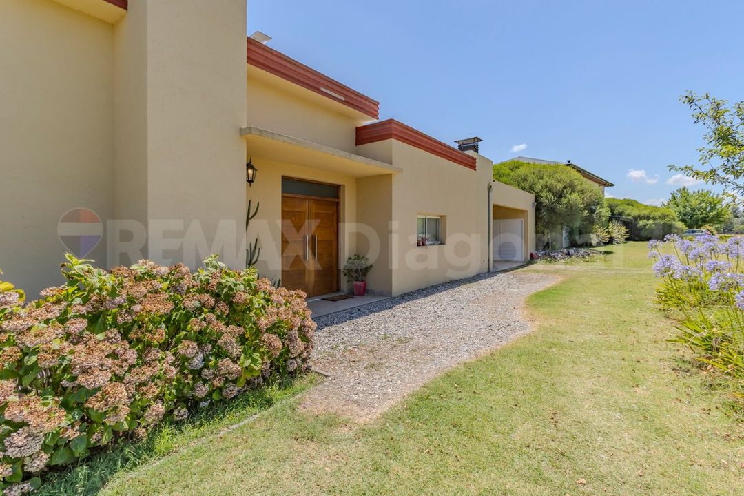 CASA EN VENTA EL MIRADOR CLUB DE CAMPO