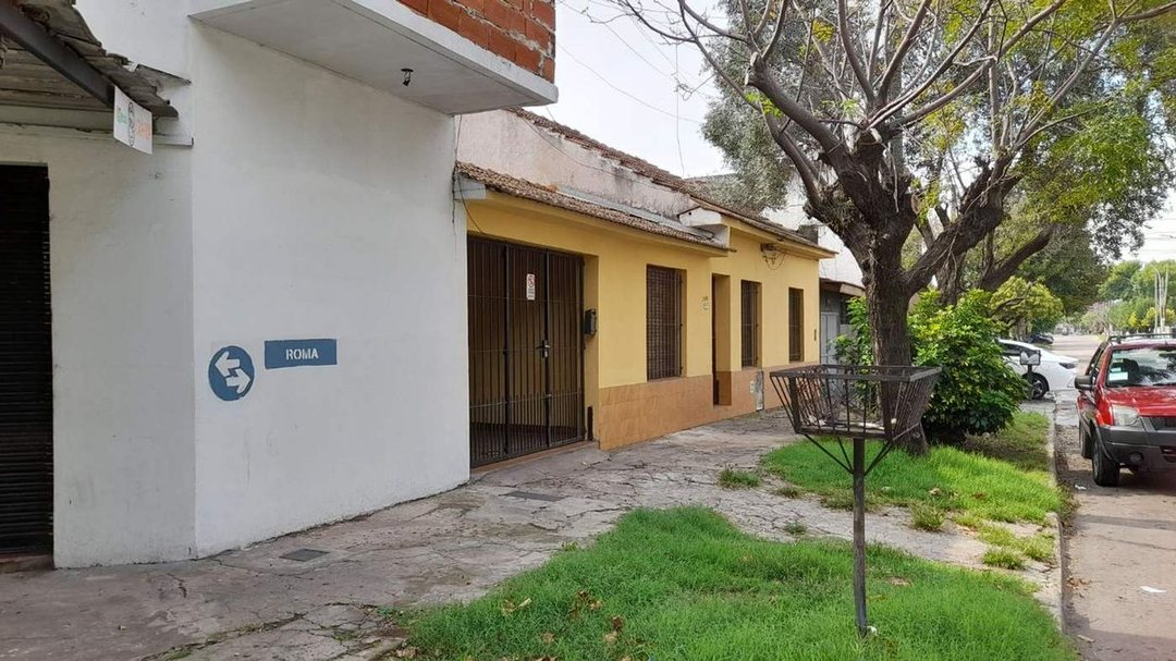 VENTA EN BLOCK CASA 3 AMB C/COCHERA + 2 LOCALES