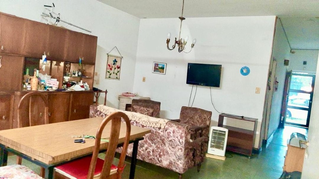 VENTA CASA 2 DORMITORIOS COCHERA, PATIO Y PARRILLA