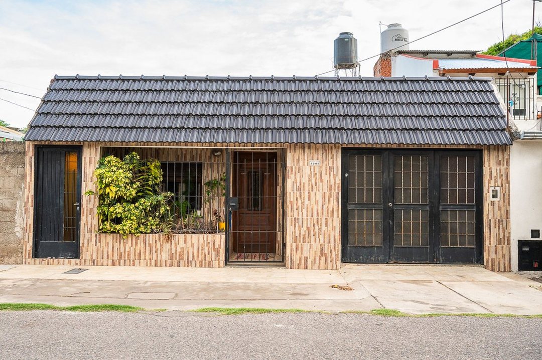 Casa en Venta 1 Dormitorio con cochera