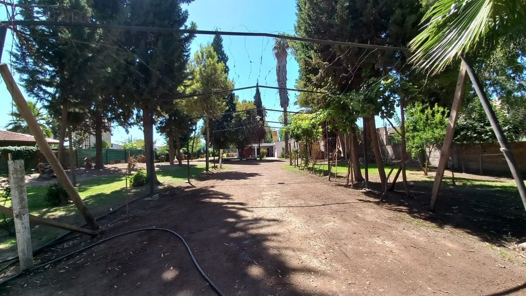 VENTA 3 CASAS +PISCINA+ SALON COMERCIAL+PARQUE