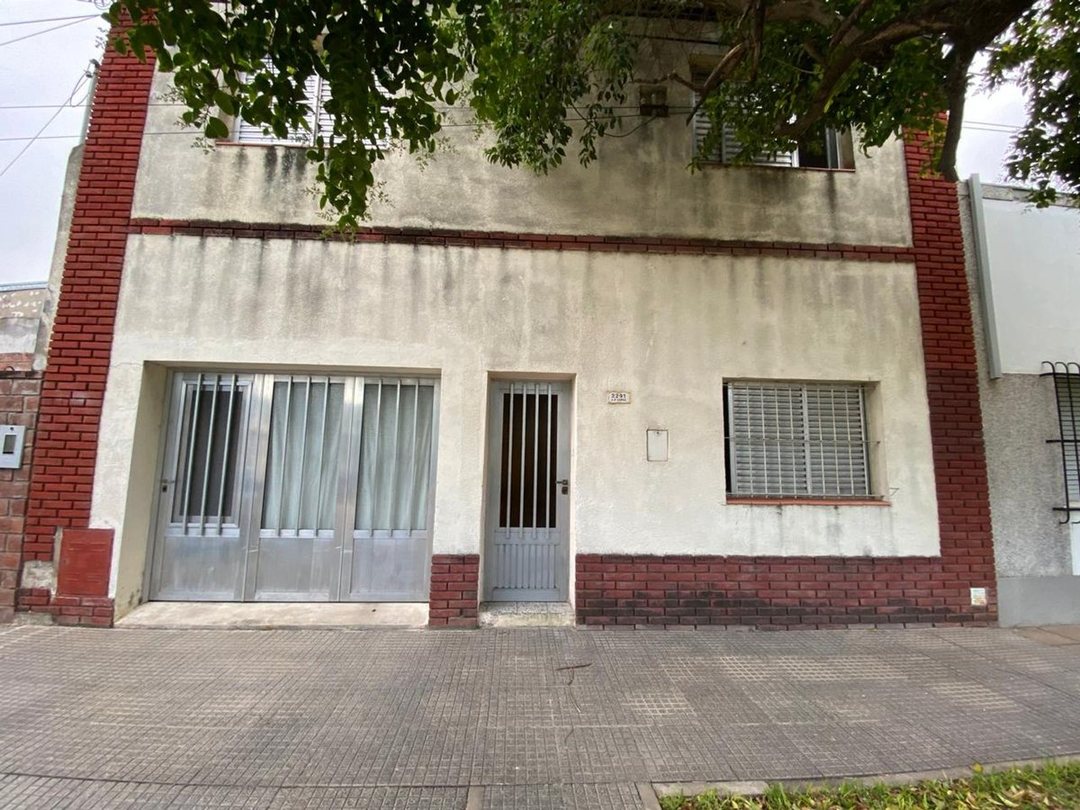 SE VENDE CASA DE DOS PLANTAS EN MARIA SELVA