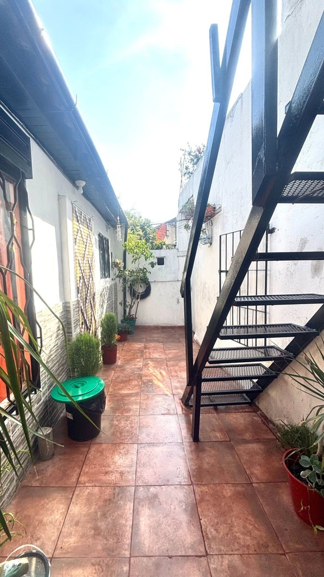VENTA PH 4 AMBIENTES CON PATIO EN CASEROS