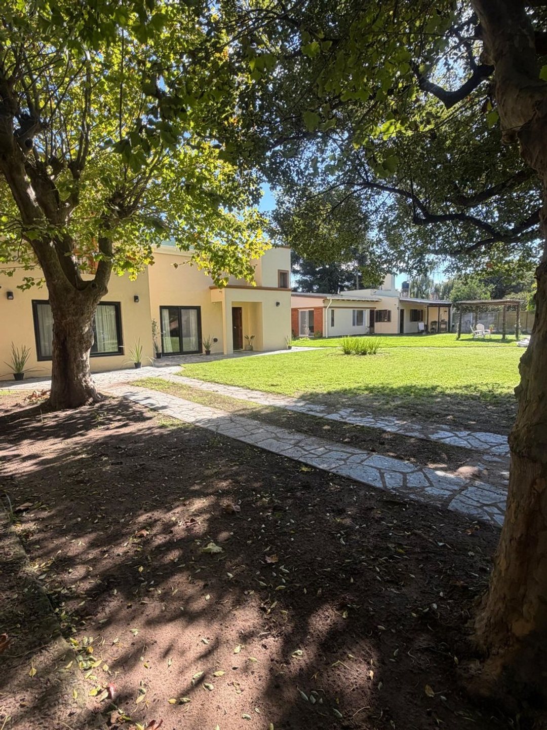 CASA QUINTA CON PILETA, EN VENTA EN PEHUAJÓ