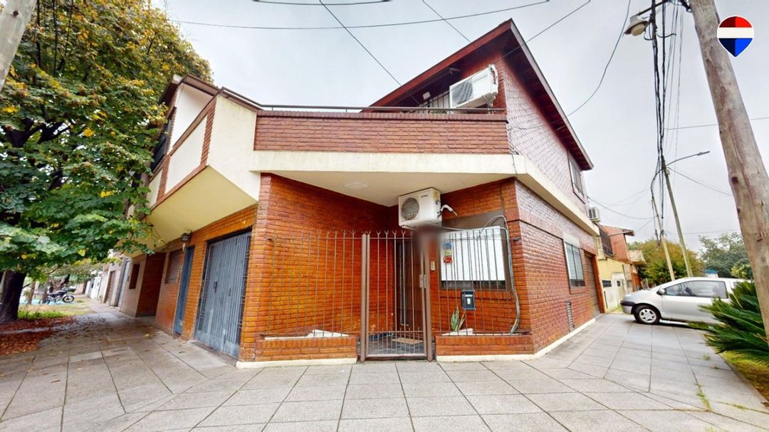 VENTA CASA 4 AMBIENTES EN MARTIN CORONADO