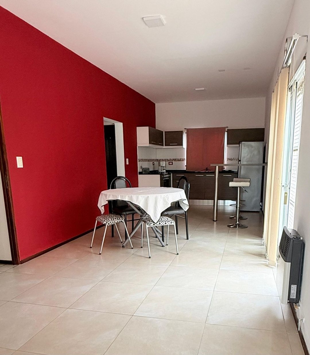 VENTA CASA UN DORMITORIO + 8 COCHERAS