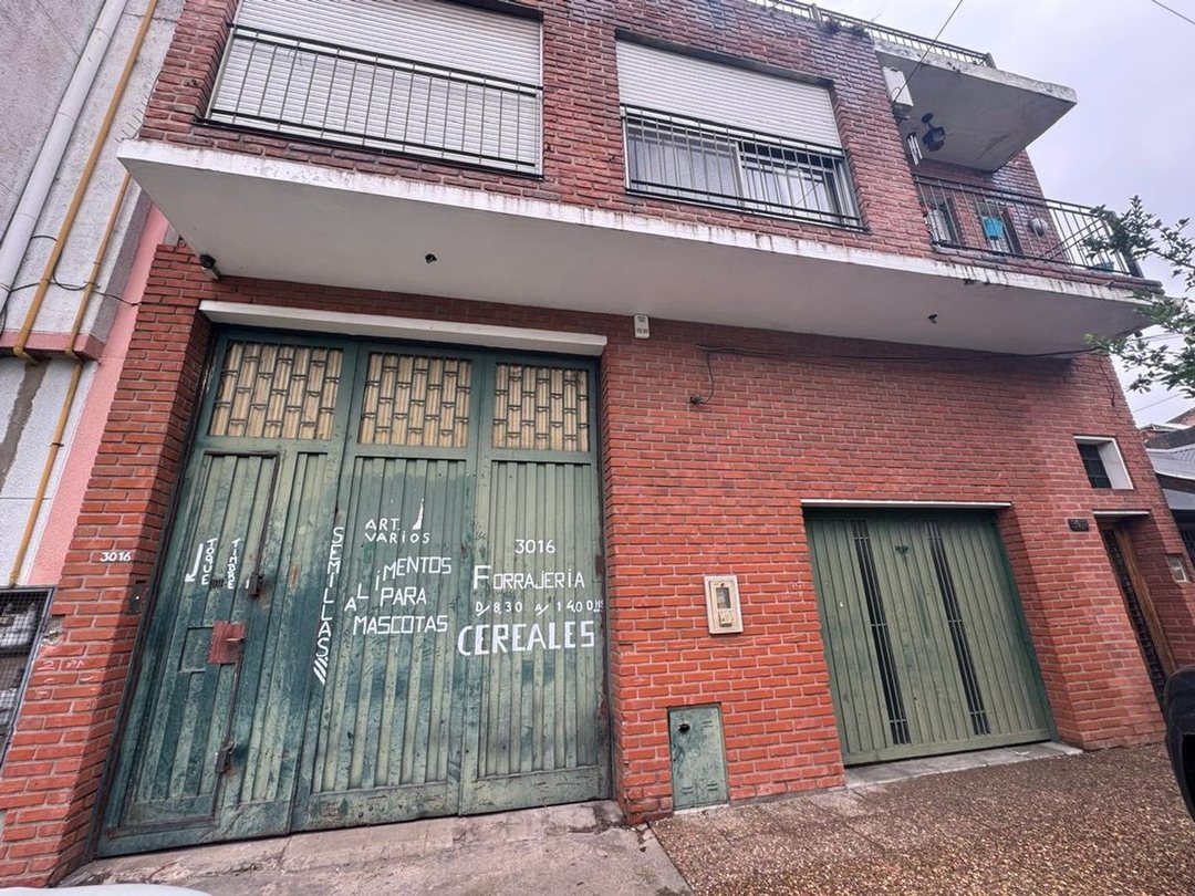 VENTA CASA 4 AMB QUILMES OESTE CON GARAGE Y GALPON