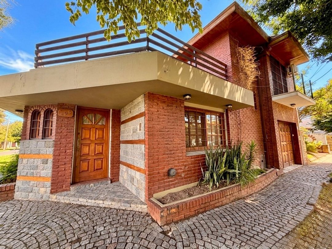 Venta Casa 3 amb + altillo + cochera Quilmes Oeste