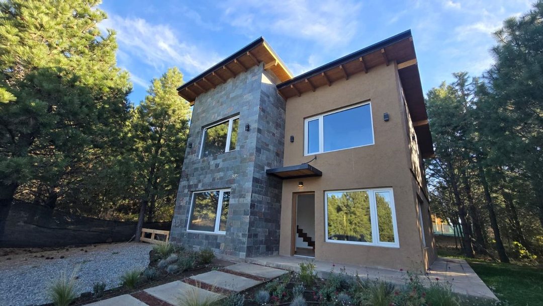 CASA A ESTRENAR  EN SOLARES