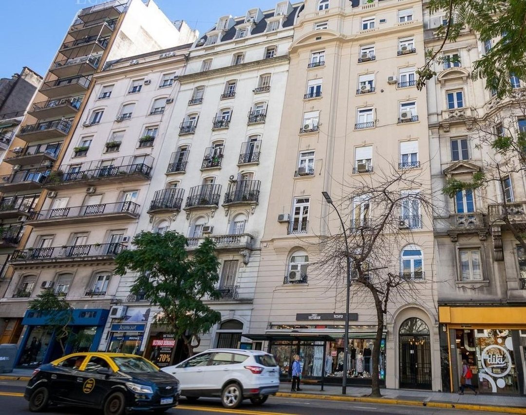 Av. Santa Fe 1500 - Venta Dpto. de Categoría