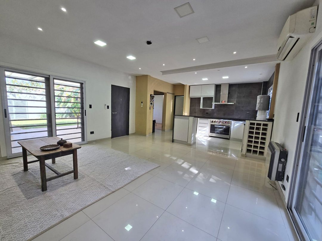 VENTA CASA 4 AMB 2 BAÑOS EN HURLINGHAM