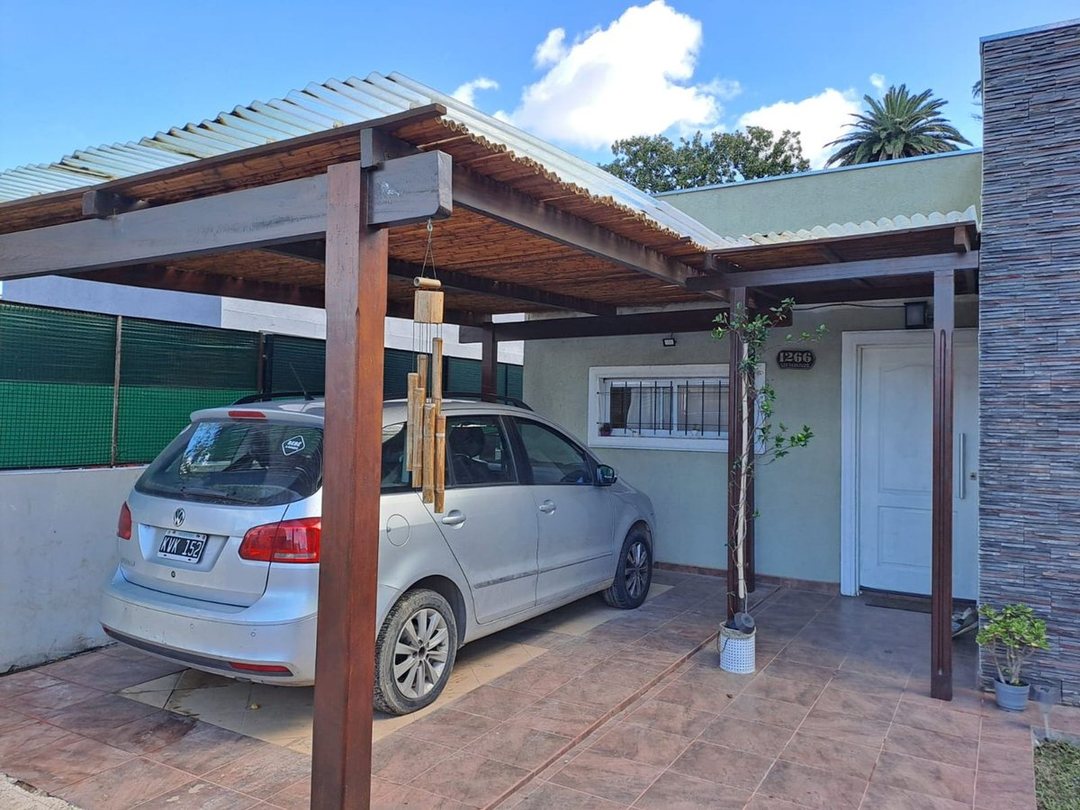 VENTA CASA  4 AMBIENTES GRAL RODRIGUEZ APTO CREDIT