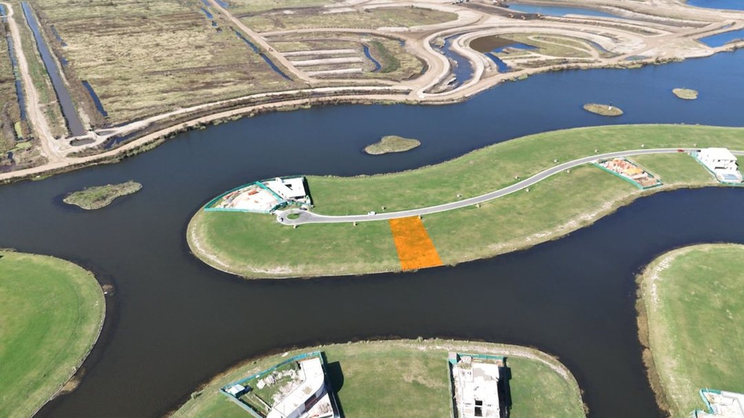 VENTA DE LOTE AL AGUA EN PUERTOS DEL LAGO