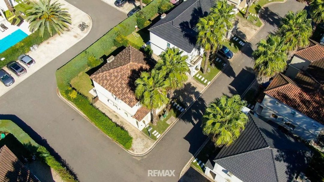 Venta dúplex 3 amb. jardín,parrilla,cochera y seg.