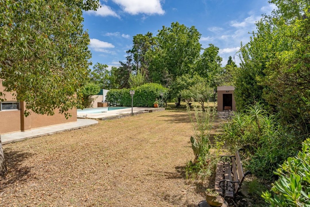 CASA EN VENTA EN FUNES 3 DORMITORIOS ZONA ARBOLADA