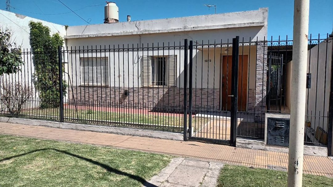 CASA EN VENTA EN PERGAMINO