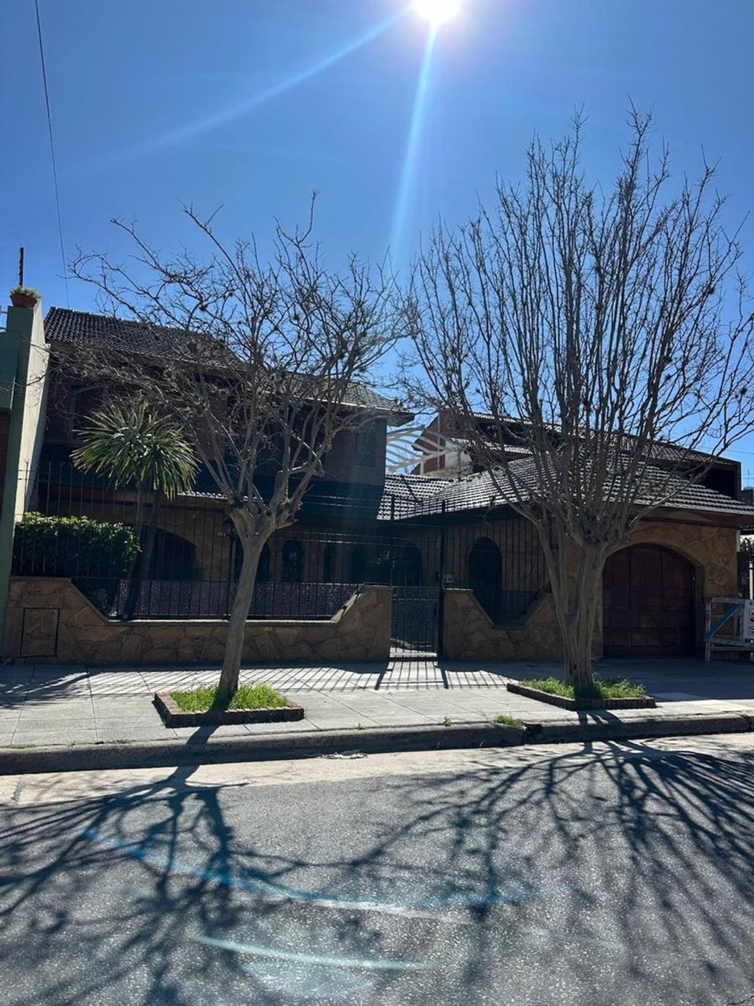 Casa 5 ambientes en zona comercial Villa Lugano