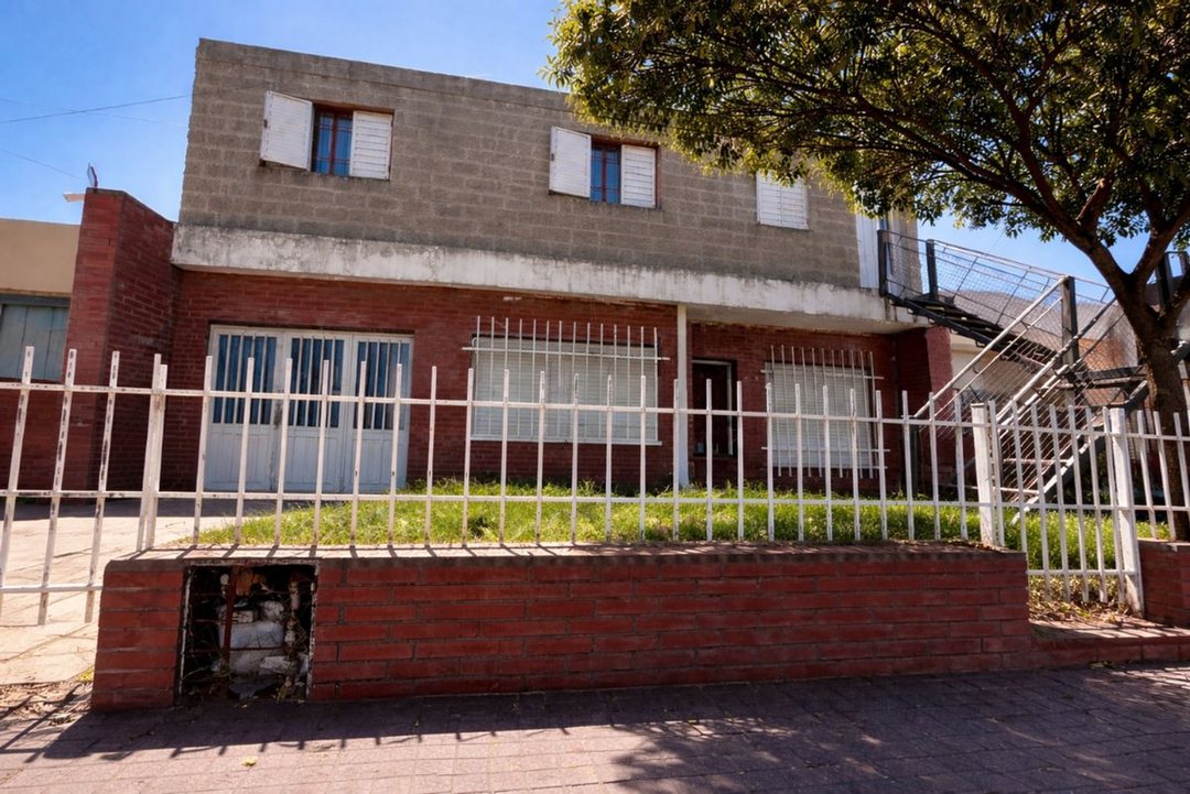 VENTA CASA + DEPARTAMENTO CENTRO AMERICA INVERSION