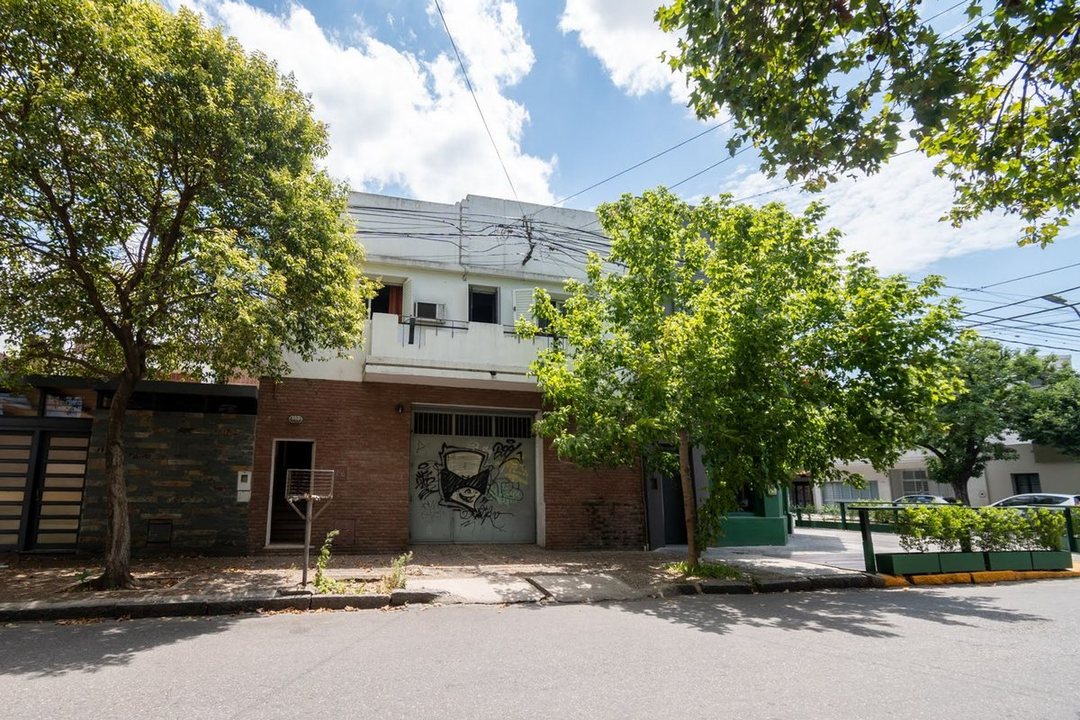 CASA EN PLANTA ALTA DE 2/3 DORMITORIOS Y COCHERA