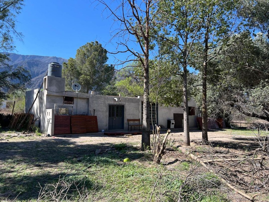 SE VENDE CASA MÁS  2HA FINANCIADO CON ENTREGA