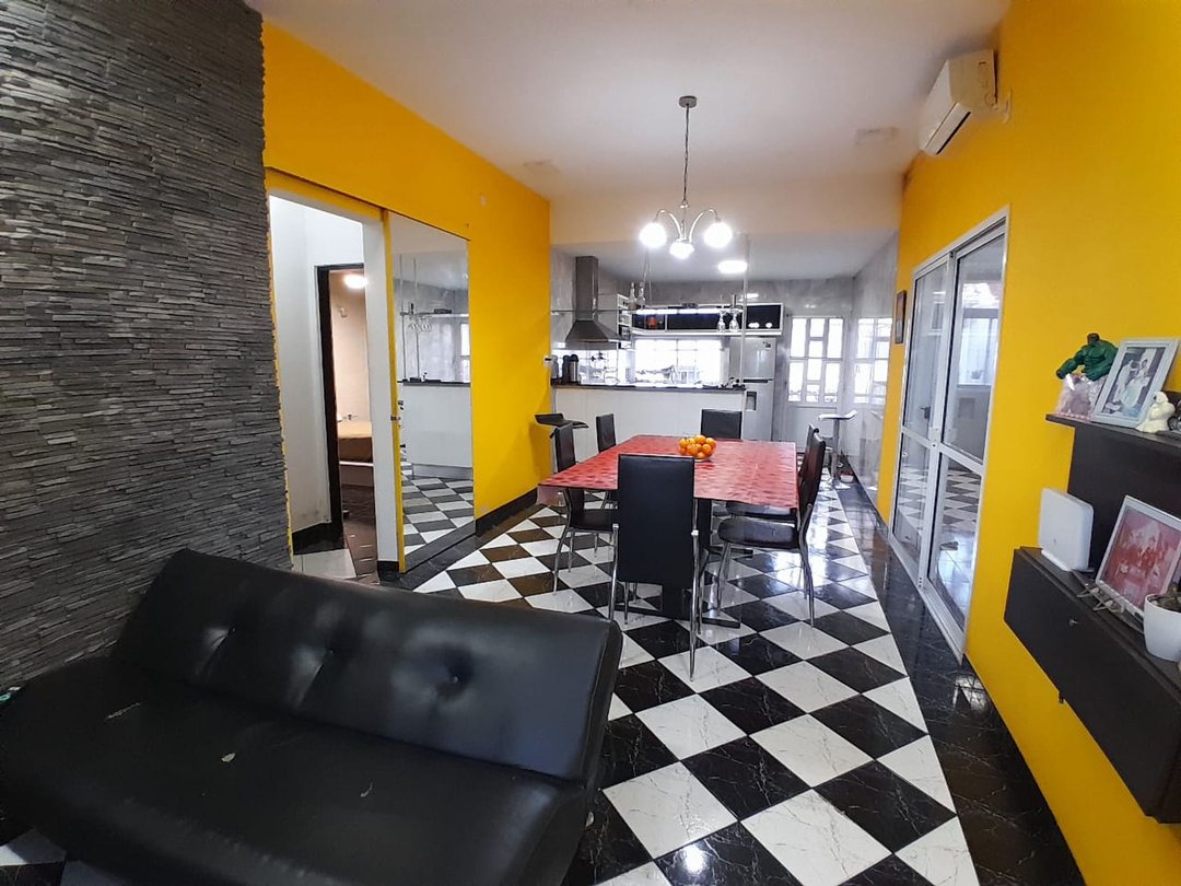VENTA DE CASA DOS DORM. + DORM Y BAÑO DE SERVICIO