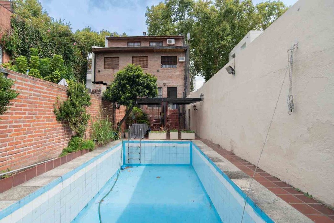 VENTA TRIPLEX COLEGIALES PILETA, QUINCHO, COCHERA