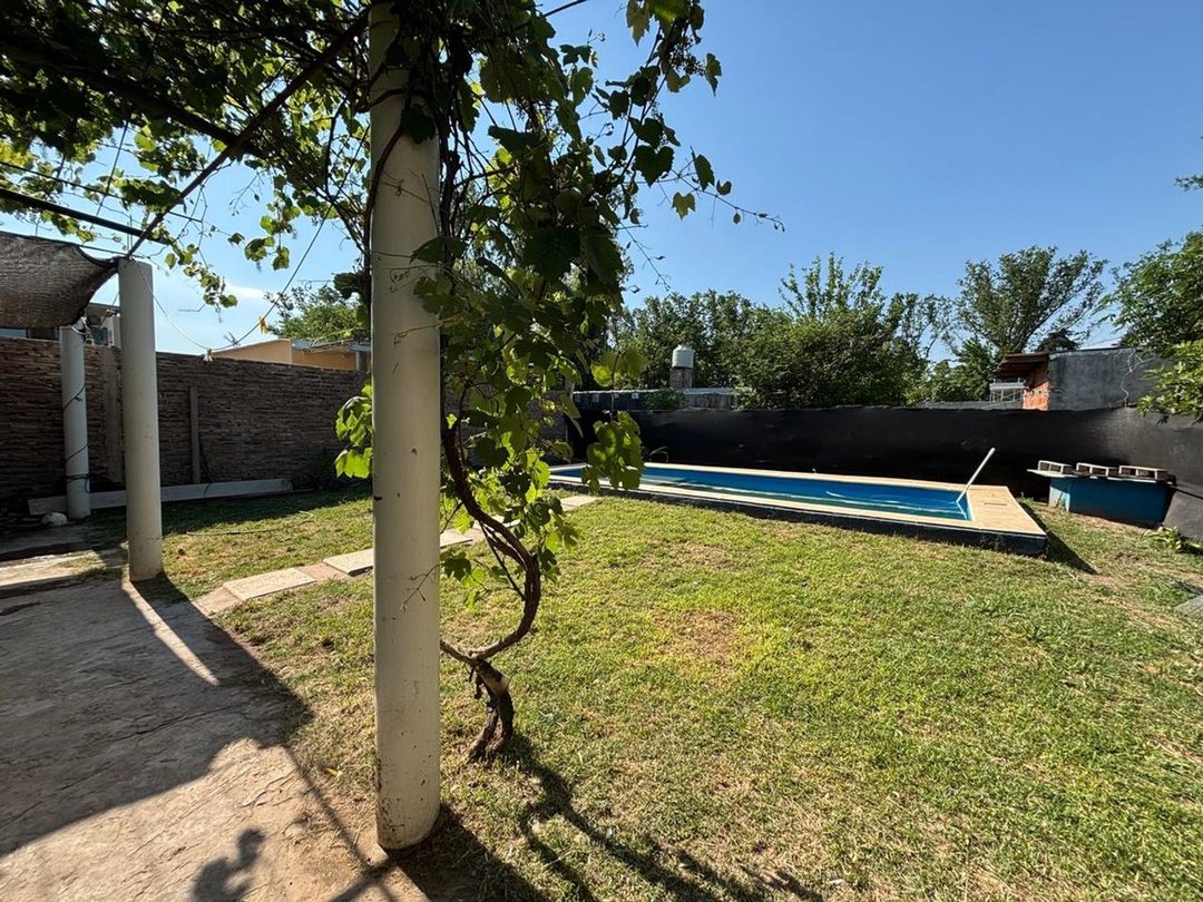CASA 3 DORMITORIOS CON PILETA EN VENTA ROLDAN