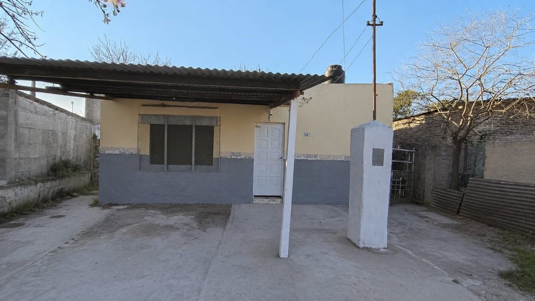 Venta Casa 2 Dormitorios y Patio - Santo Tomé