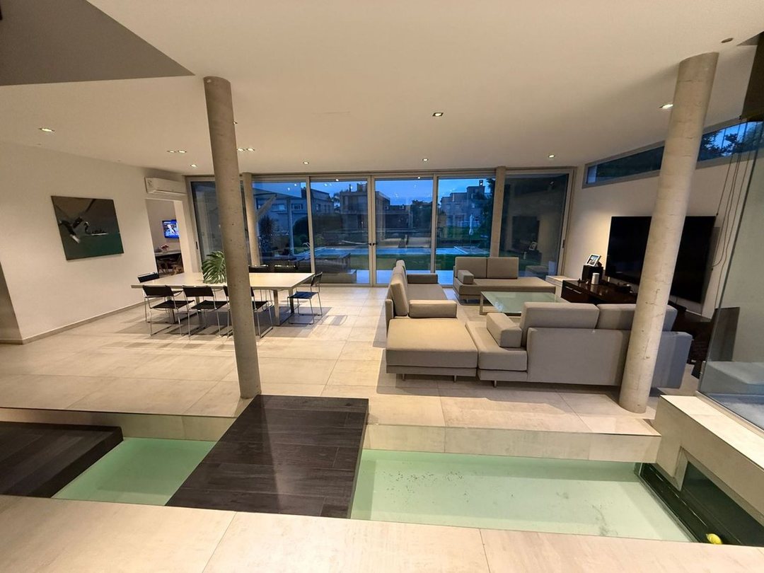 VENTA CASA 5 AMBIENTES CON PISICINA, NUEVO QUILMES